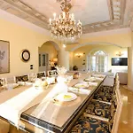 Bugatti Indipendent ,lake View And Private Pool, Desenzanoloft Official Partner Homes & By Marriott Bonvoy * Desenzano del Garda