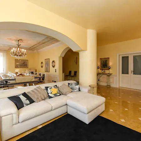 Bugatti Indipendent ,lake View And Private Pool, Desenzanoloft Official Partner Homes & By Marriott Bonvoy Desenzano del Garda
