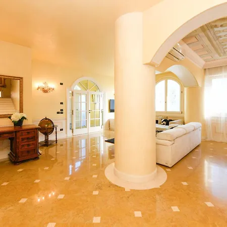 Villa Bugatti Indipendent ,lake View And Private Pool, Desenzanoloft Official Partner Homes & By Marriott Bonvoy Desenzano del Garda